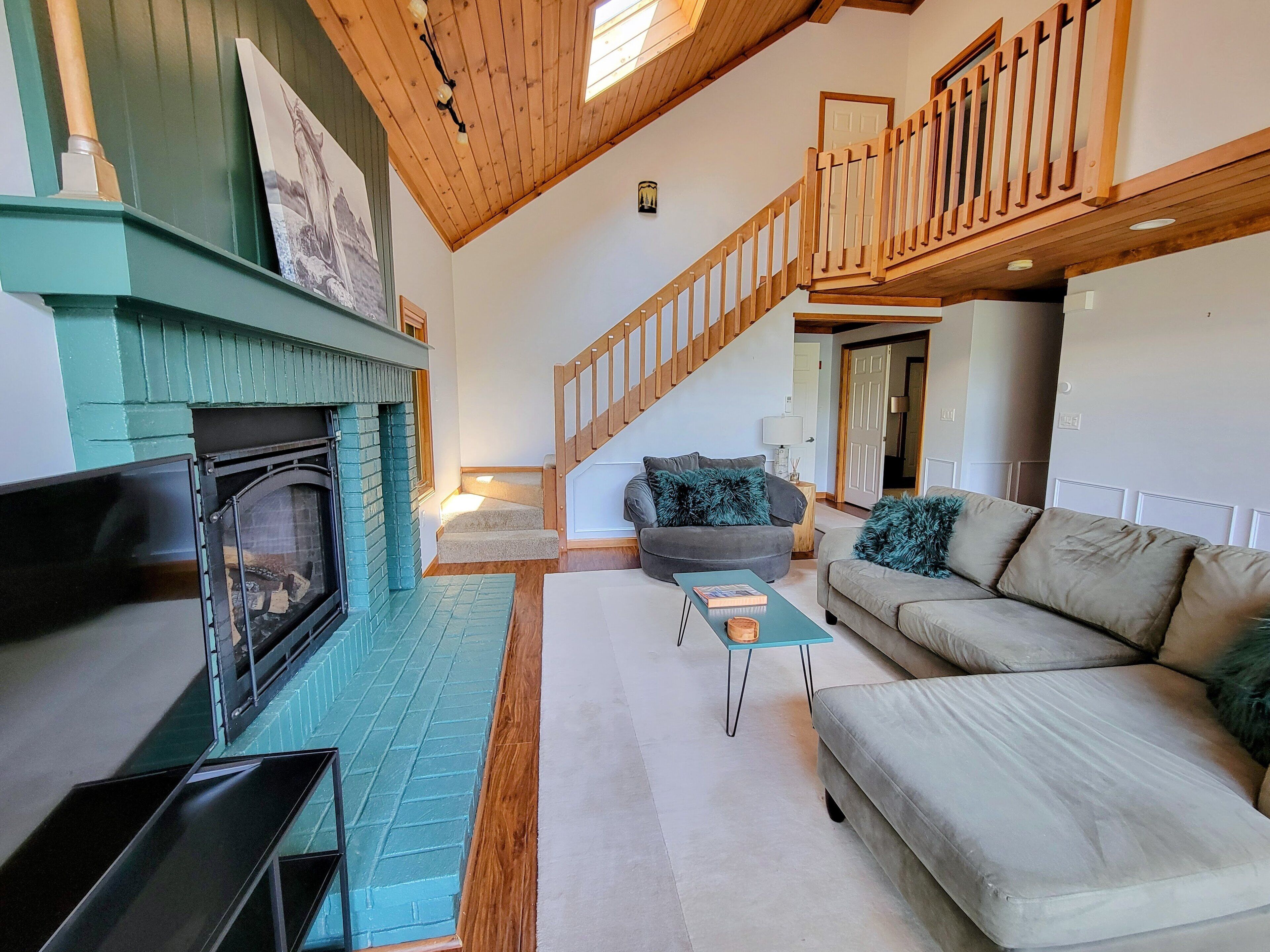 Een smart-tv en een open haard