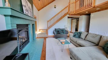 Een smart-tv en een open haard