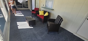 Terrace/patio - 3-bedroom house in delightful Englewood !! (Englewood)