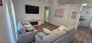 Fireplace - 3-bedroom house in delightful Englewood !! (Englewood)