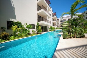 Outdoor pool, pool umbrellas, sun loungers - Depa Moderno con Alberca Tulum 1 Rec (Tulum)