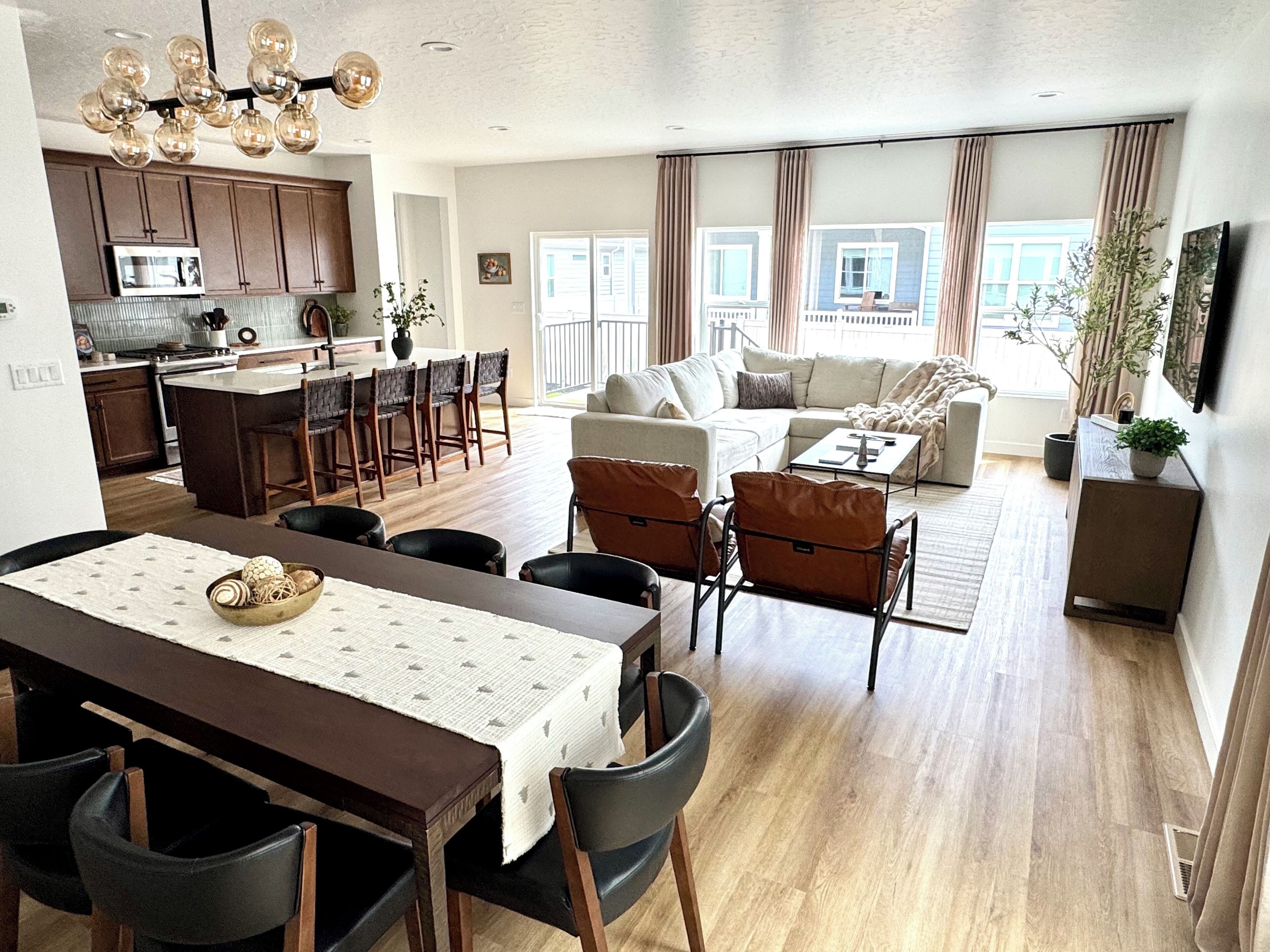 智能電視、乒乓球設施