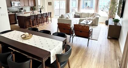 Snowbasin GETAWAY. 6 bedroom family home. Sleeps in 18