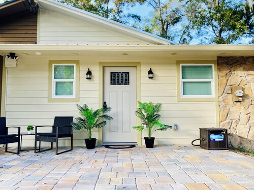 •Modern & Cozy apartment near top attractions•
Stadium,beaches ,downtown & more!