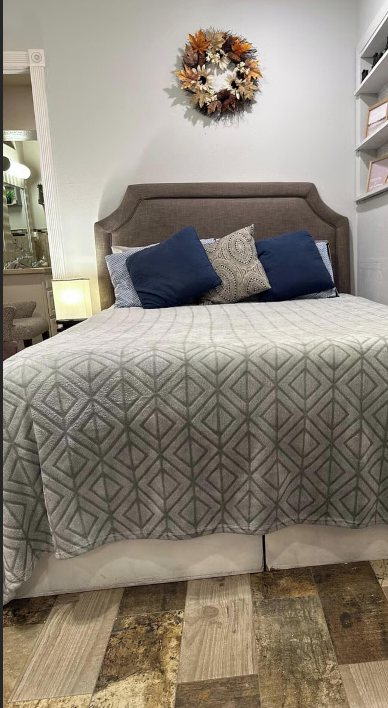 Iron/ironing board, WiFi, bed sheets