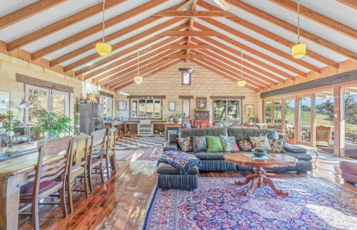 Mountain View Farm. Pet-Friendly!