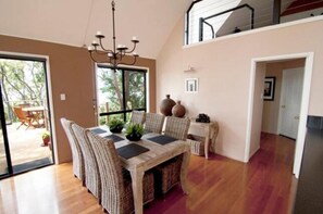 Dining - Private Luxury Island Retreat with Panoramic Bay Views (Macleay Island)