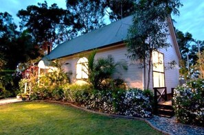 Exterior - Private Luxury Island Retreat with Panoramic Bay Views (Macleay Island)