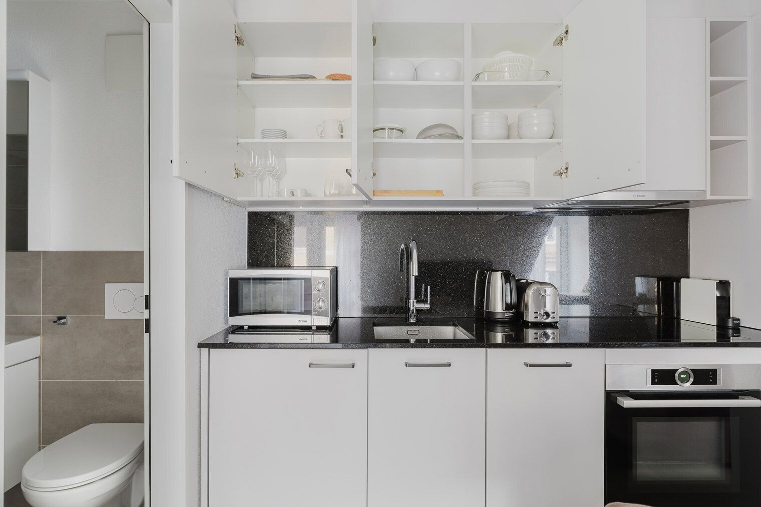 雪櫃、微波爐、焗爐、爐具