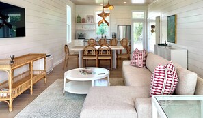 Smart TV - 2-BR, 2-Bath Abaco Bahamas Villa on Great Guana Cay Steps from Beach & Sea (Great Guana Cay)