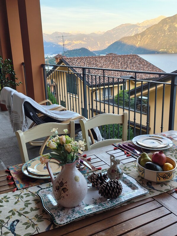 Outdoor dining - Romantic house. Veranda. Garden. Barbecue. Parking space (Colonno)