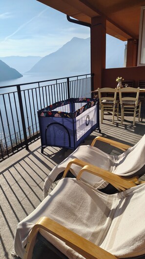 Property grounds - Romantic house. Veranda with panoramic view. Garden. Barbecue. Parking space (Colonno)
