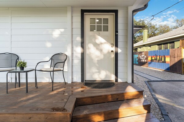 Exterior detail - Bell Studio unit #3 in the Heart of Eastwood (Houston)