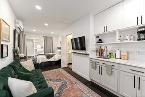 Interior - Bell Studio unit #3 in the Heart of Eastwood (Houston)