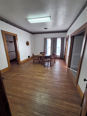 Interior - 2-bedroom Victorian duplex in peaceful downtown Bluffton (Bluffton)