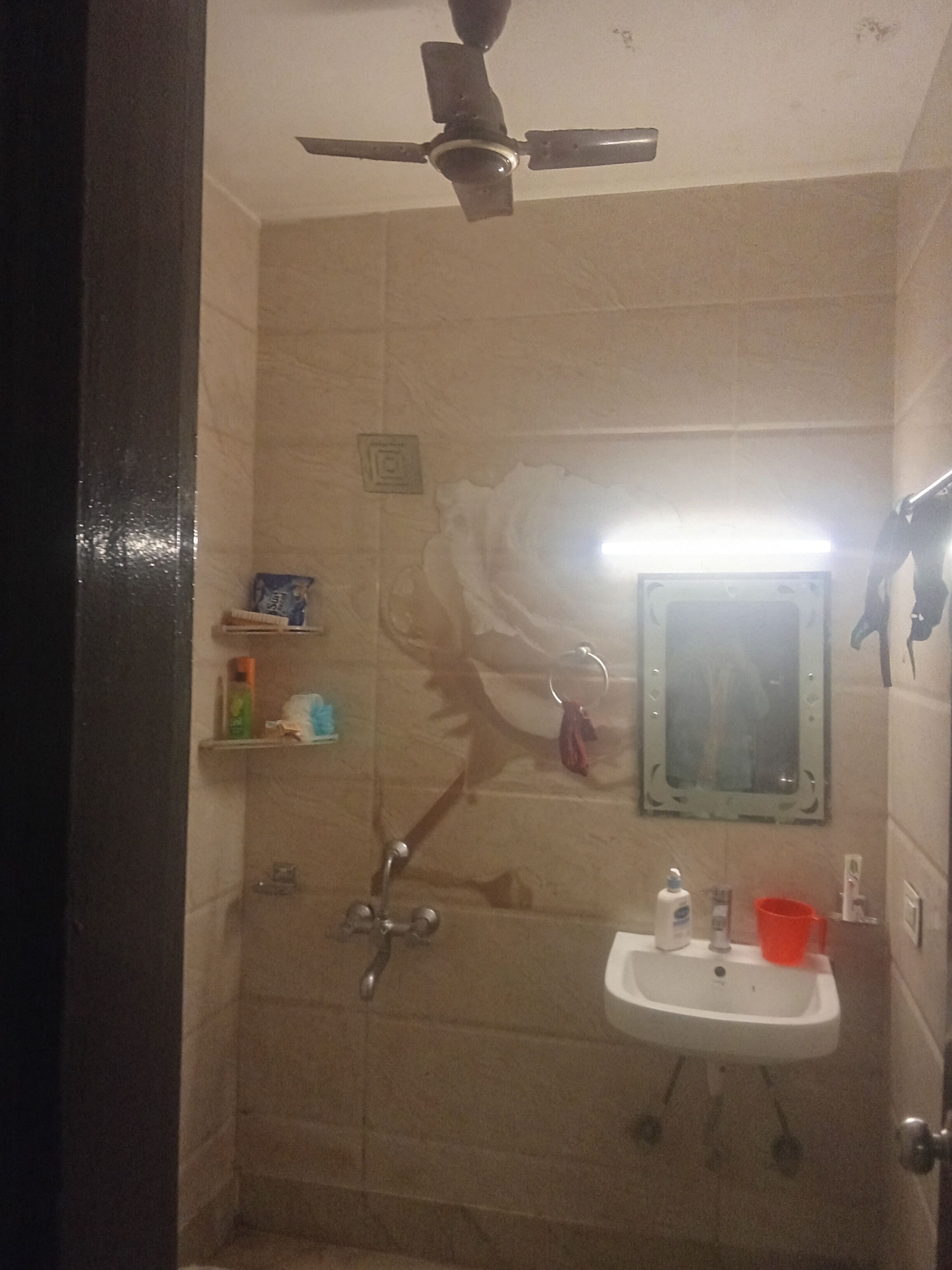 毛巾、肥皂、卫生纸