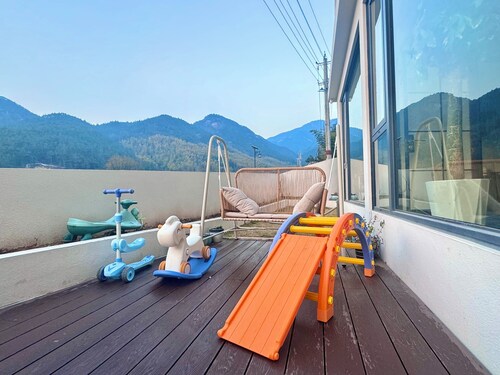 Bright Moon Valley Smart Hotel