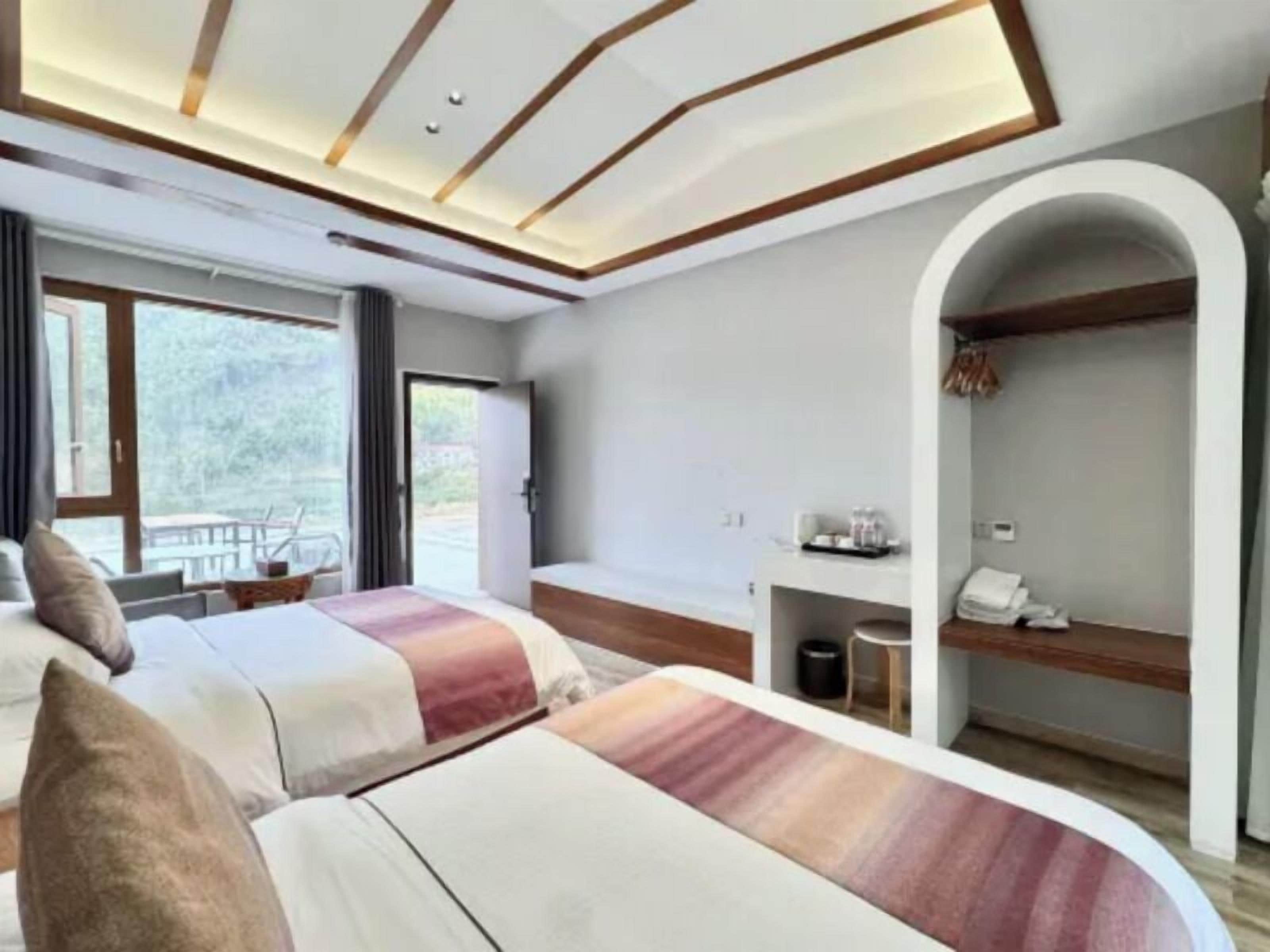 ห้องเบสิกทวิน, วิวภูเ ขา | เครื่องนอนระดับพรีเมียม, โต๊ะทำงาน, พื้นที่ทำงานแบบใช้แล็ปท็อป