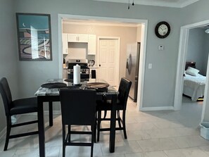 Dining - Cozy and comfortable accommodation for six guests. (Dalton)