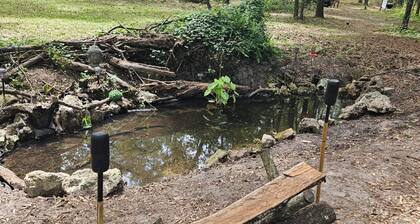 Peaceful 1-bedroom farmhouse with AC in charming Newberry 2 of 2 Duplex Upstairs