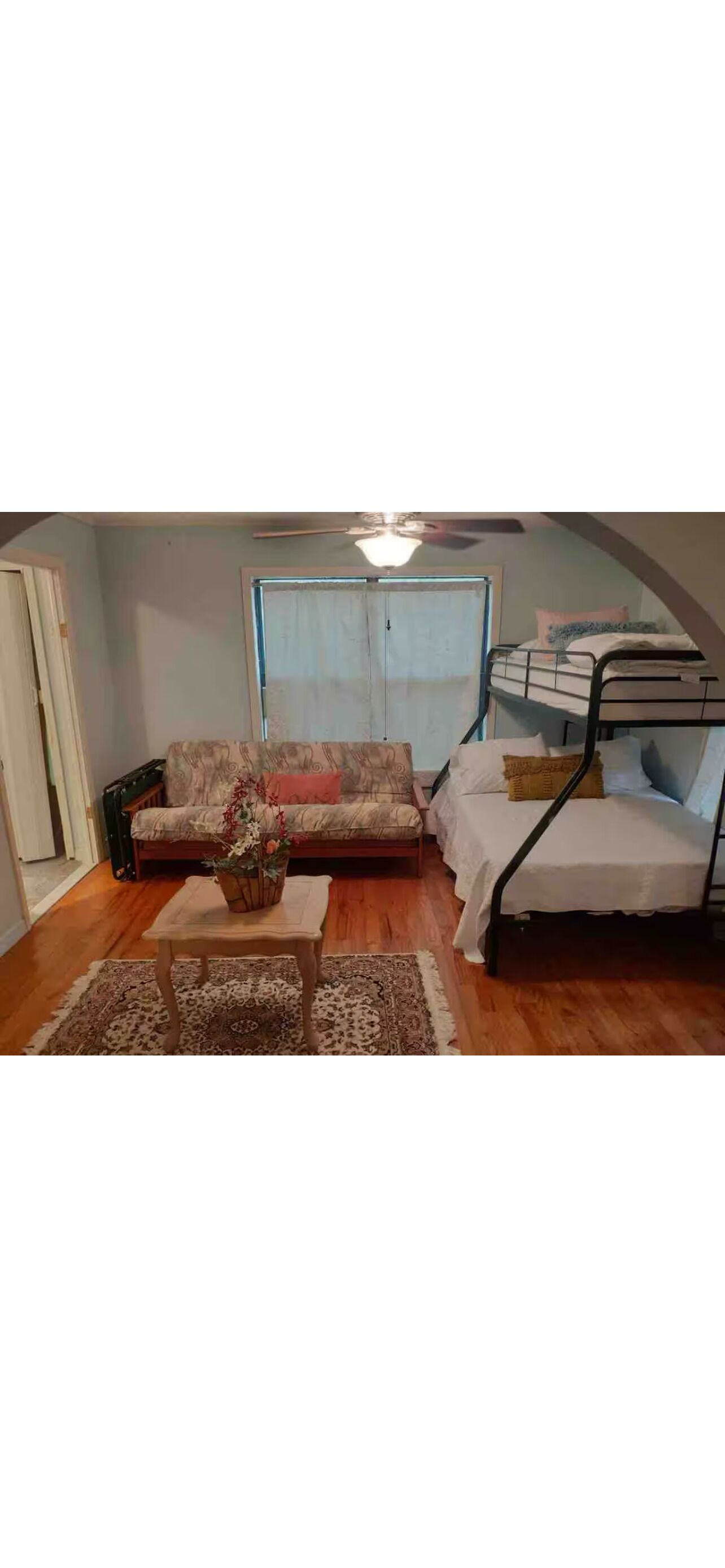 Iron/ironing board, internet, bed sheets