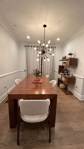 Luxury, beautiful 5-bedroom townhome 3 min to NYC train