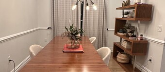 Luxury, beautiful 5-bedroom townhome 3 min to NYC train