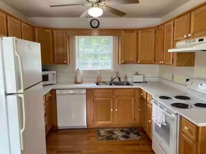 Private kitchen - Cottage #11 - 1BR Upper-Level Countryside Lounge (Aiken)