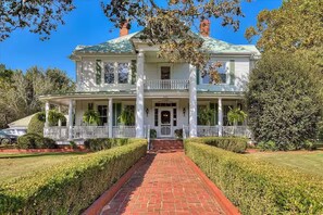 Exterior - Cottage #11 - 1BR Upper-Level Countryside Lounge (Aiken)