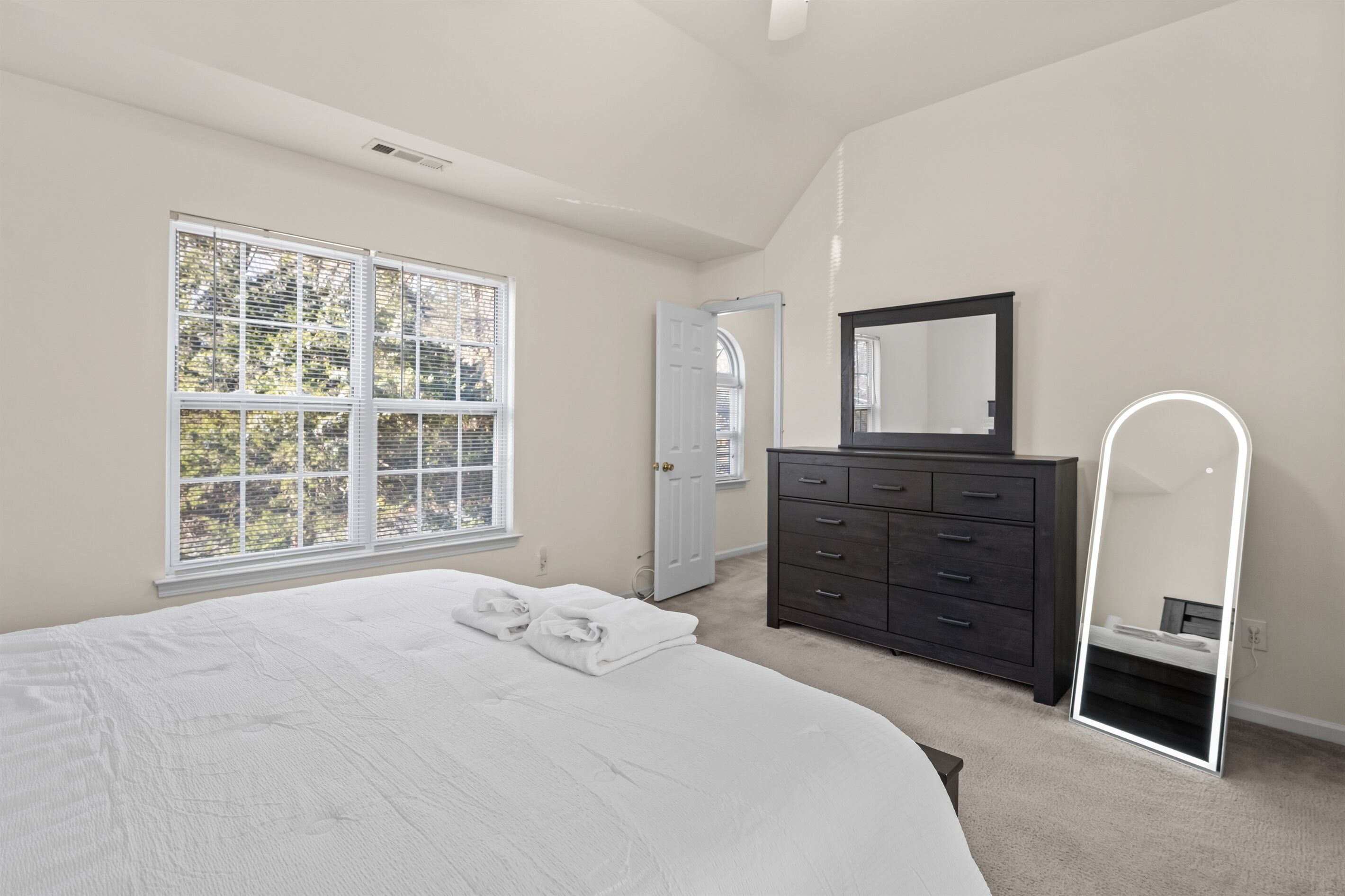 3 chambres, fer et planche à repasser, Wi-Fi gratuit, draps fournis