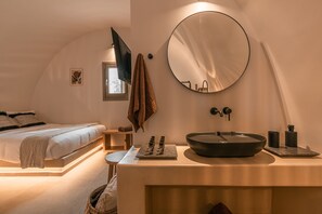 WiFi, bed sheets - Santorini - Villa - Sleeps 5 - Pool - Parking (Mesaria)