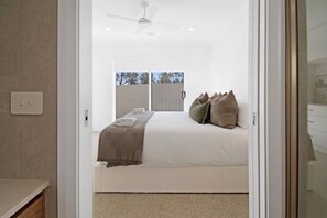 Room - The Whitehaus | Contemporary Calm, Modern Design (Gobbagombalin)