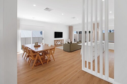 The Whitehaus | Contemporary Calm, Modern Design