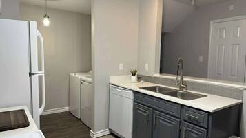 Kochgeschirr/Geschirr/Besteck