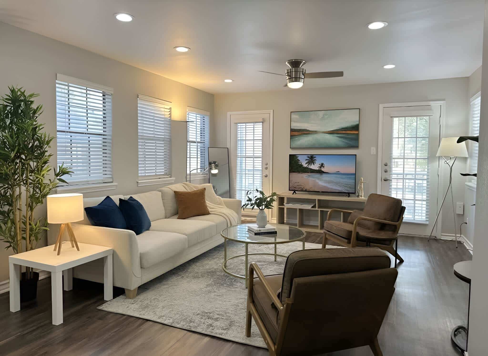 Fernseher, Kamin, Arbeitsbereiche