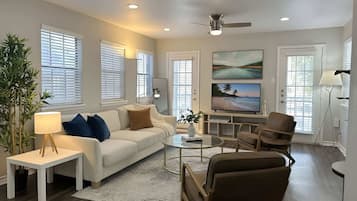 Fernseher, Kamin, Arbeitsbereiche