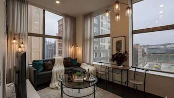 Televisio, videopelejä, DVD-soitin, stereot