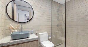Shower, towels, soap, toilet paper - Burj Khalifa & Canal View Stylish 2BR Apartment (Dubai)
