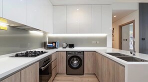 Private kitchen - Burj Khalifa & Canal View Stylish 2BR Apartment (Dubai)