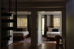 Desk, WiFi, bed sheets - Secluded escape w/ hot tub + pizza oven+ fireplace (Taghkanic)
