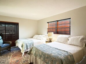Iron/ironing board, WiFi, bed sheets - 2BR Palm Manor – Pool, Tennis & Clubhouse (Englewood)