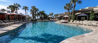 Beautiful San Luis Condo Amazing Pool View and Amenities