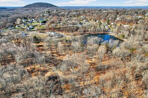 Apartment | 1 bedroom - Natural Getaway at Lakeside Orchard Farm Retreat (Monroe)