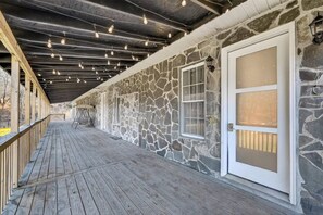 1 bedroom - Boutique King Suite at Orchard Lake Private Farm (Monroe)