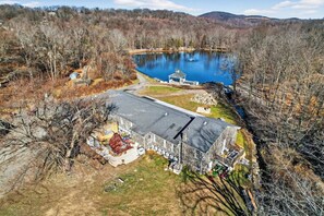 Apartment | 1 bedroom - Bright Studio Retreat w Deck Nature Views (Monroe)