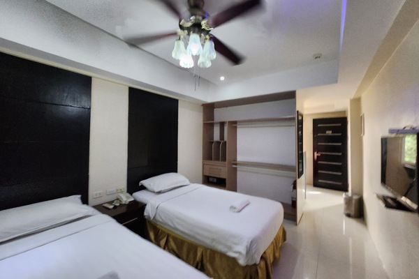 Deluxe Studio | Desk, WiFi (free)