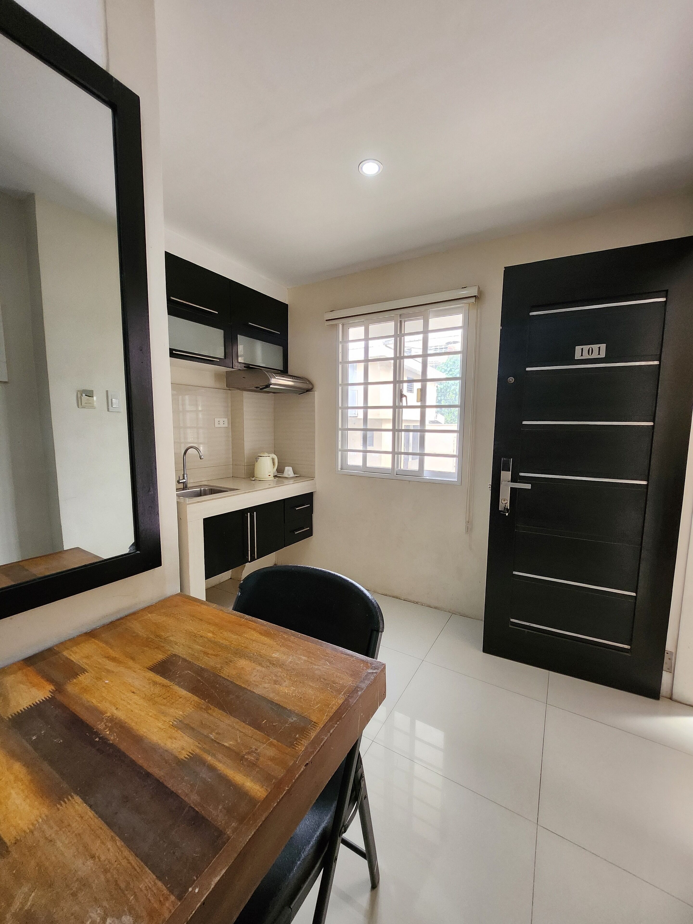 Queen Studio | Desk, free WiFi