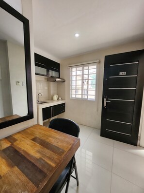 Estudio, 1 cama Queen size | Escritorio y wifi gratis