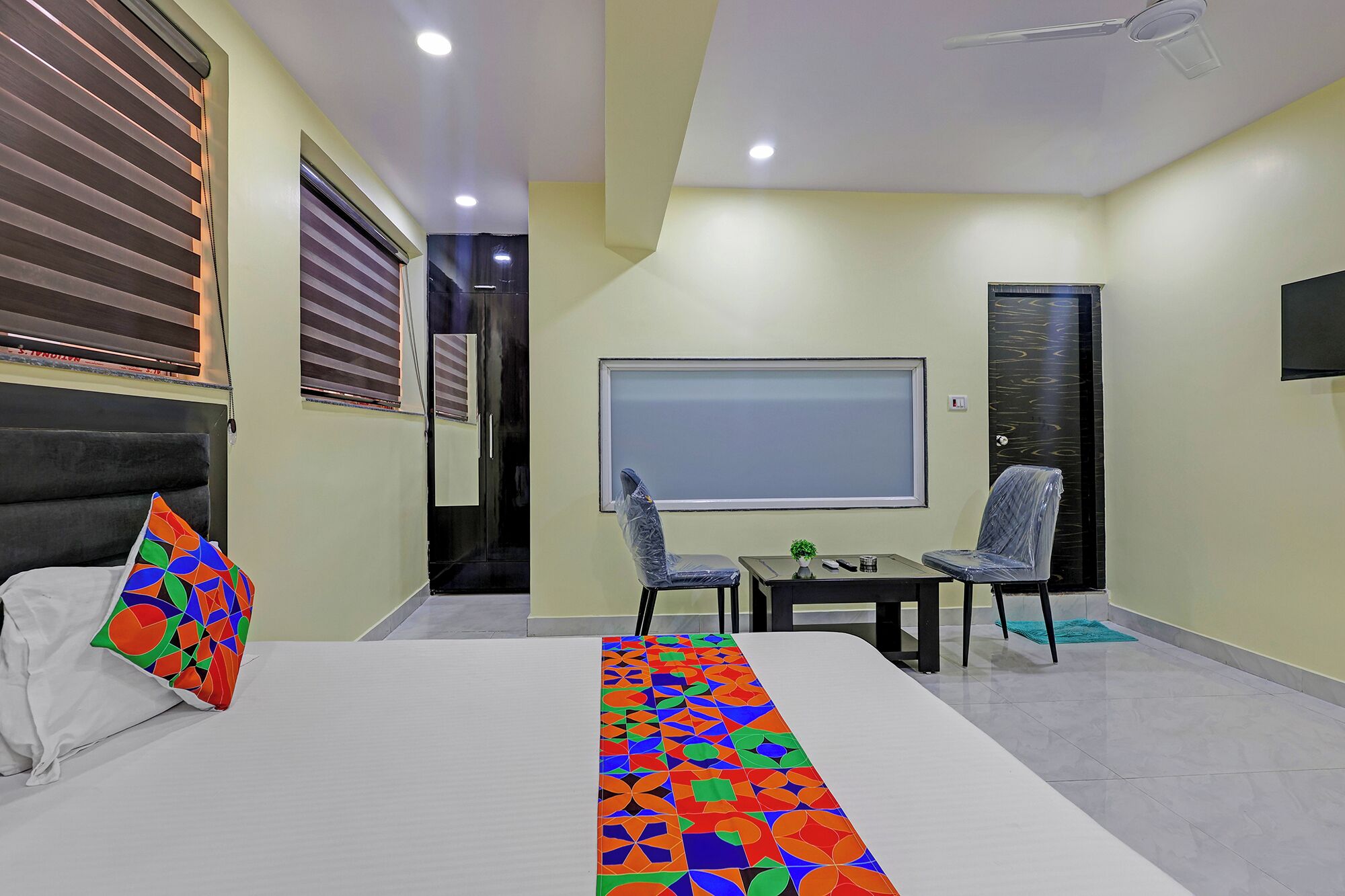 Egyptian cotton sheets, premium bedding, in-room safe, free WiFi