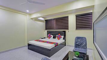 Egyptian cotton sheets, premium bedding, in-room safe, free WiFi